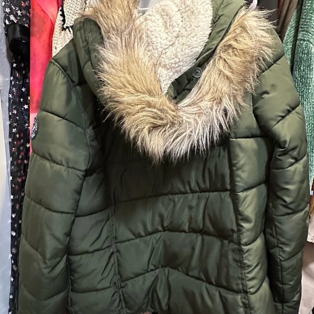American Eagle Outfitters Khaki Puffer Jacket - Picture 4 of 4